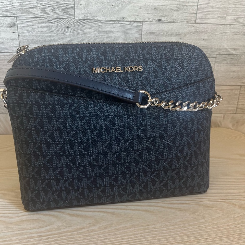 Michael Kors Medium Admiral Dome Crossbody - Picture 4 of 8